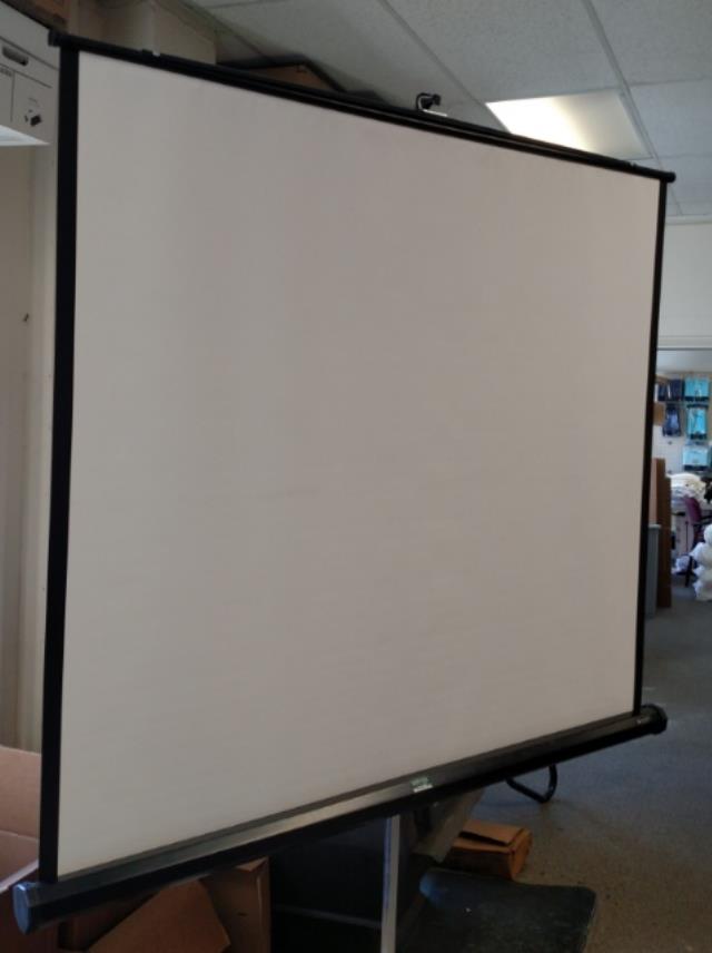 Where to find projector screen 60 inch x 38 inch 2 in La Grande