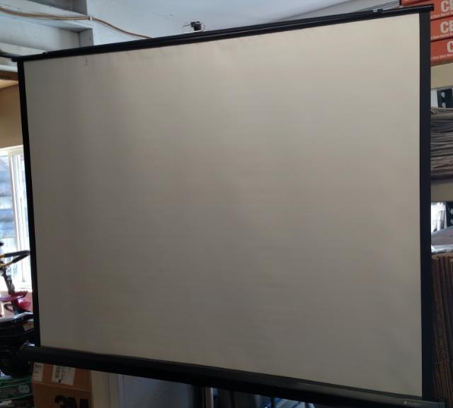 Where to find projector screen 60 inch x 38 inch in La Grande