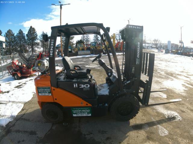 Rental store for forklift 6000 15 foot doosan in Eastern Oregon