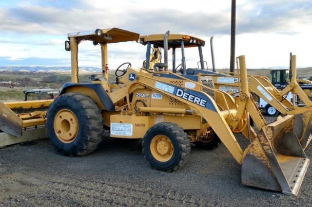 Rental store for loader skip jd210le in Eastern Oregon